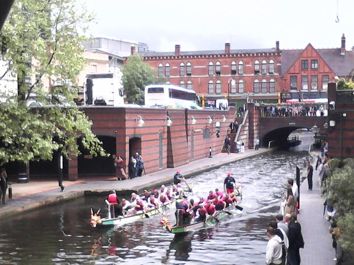 Dragon boat festival sur le canal
